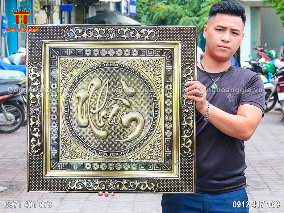 Nguyên liệu chế tác tranh chữ nhẫn thư pháp là đồng tấm nhập khẩu có độ dày 8rem